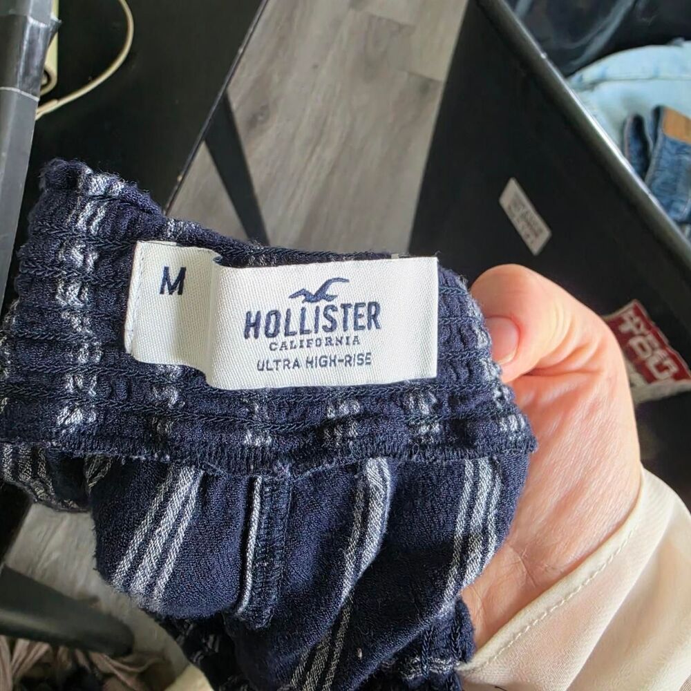 Hollister-co Women's Navy and Blue Shorts - Picture 3 of 3